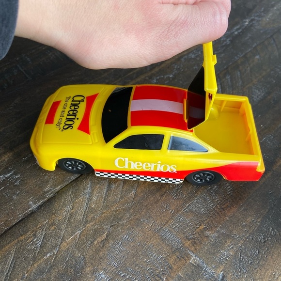 ❤️4 for $25❤️ Vintage‎ cheerios race car container - holds 1 cup - Picture 5 of 5